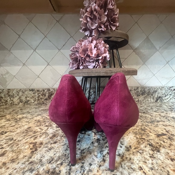 Nine West Suede Wine Heels/Pumps Size 11. - Picture 3 of 6